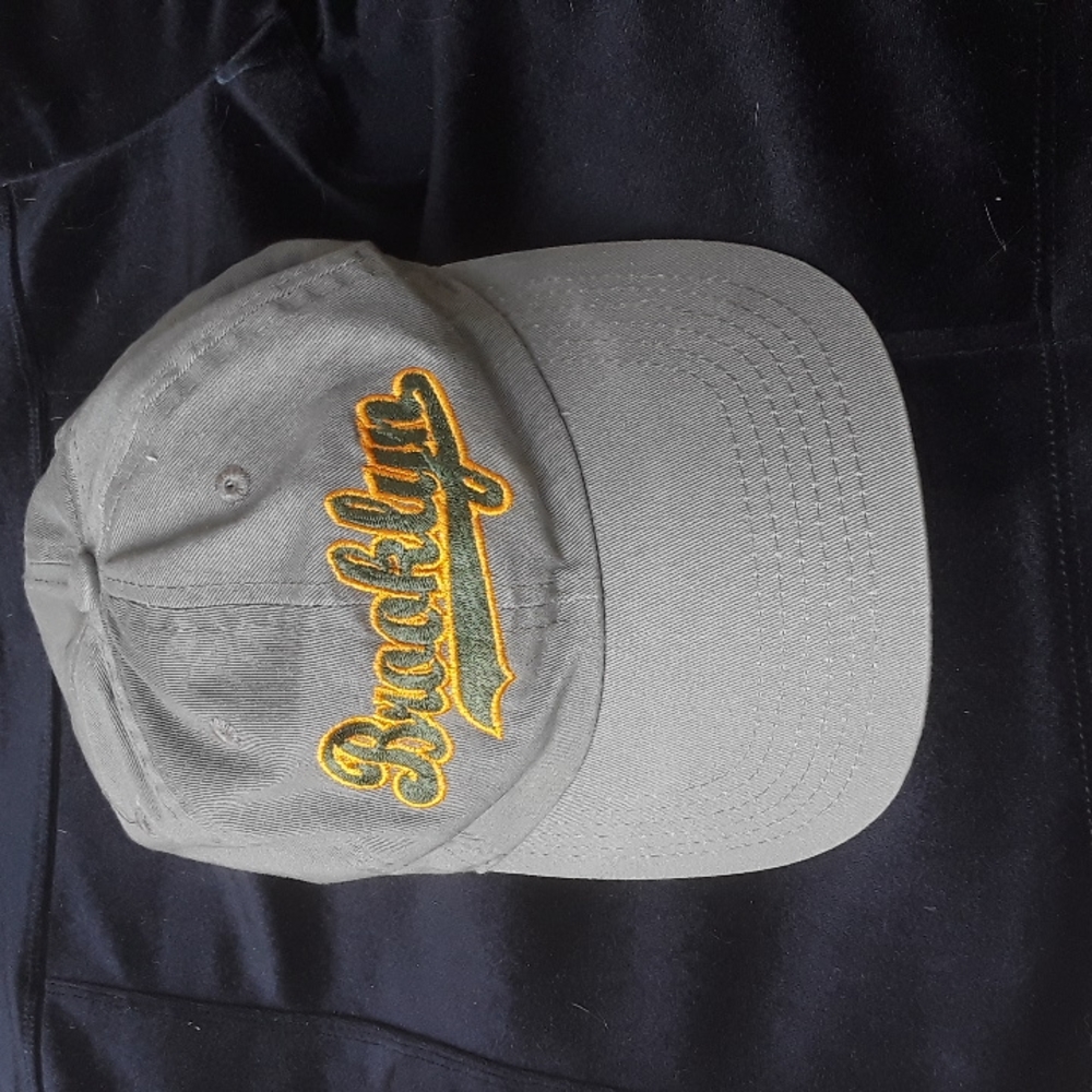 Newhatten Brooklynn green/gray strapback cap